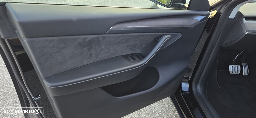 Tesla Model Y Performance Tração Integral - 21