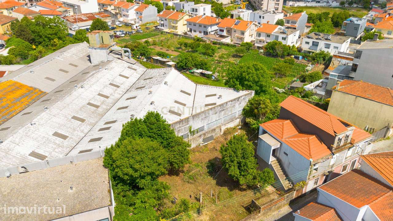 Prédio com Projeto Aprovado para 4 Frações - Grande imagem: 4/33