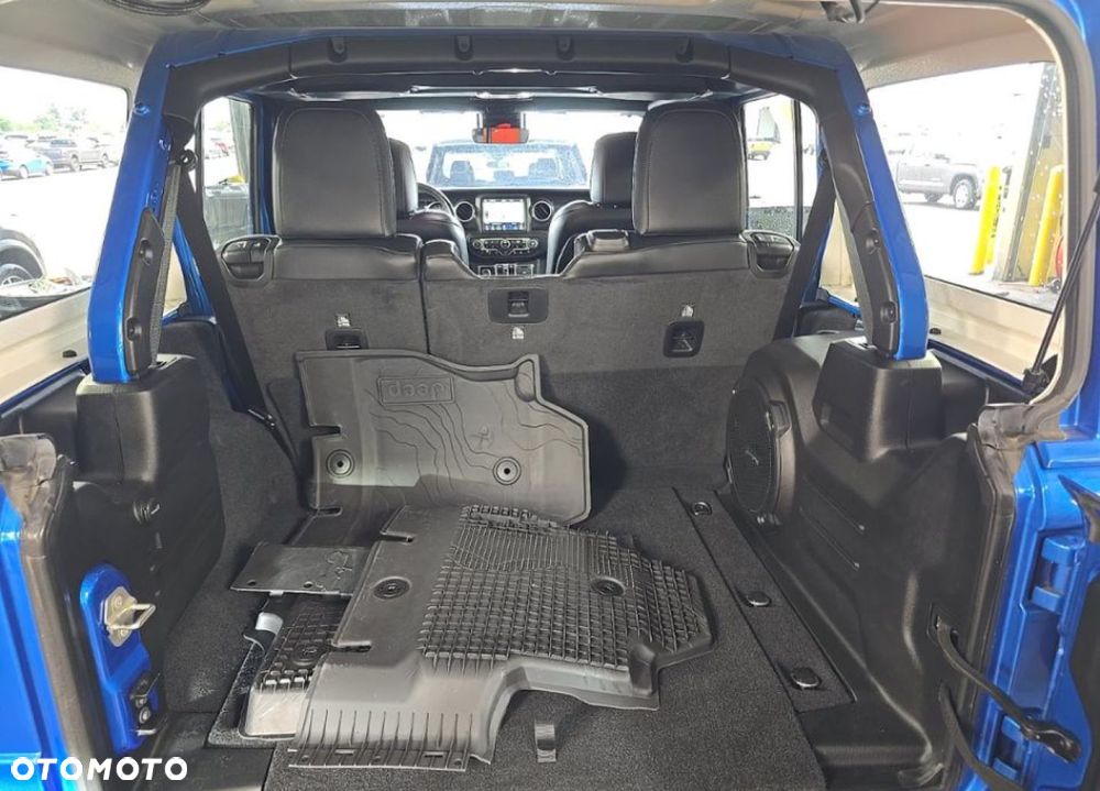 Jeep Wrangler - 4