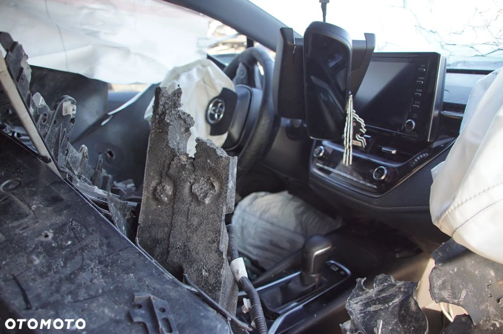 Auto na części - Toyota Corolla E21 1.8 HYBRID 122 KM 2ZR-FXE CVT 1J6 2019R Silnik Skrzynia Drzwi Lusterko Zderzak Klapa Lampa Szyba Klamka Deska Kokpit Sterownik Moduł Czujnik Licznik Wyświetlacz Panel Kierownica - 13