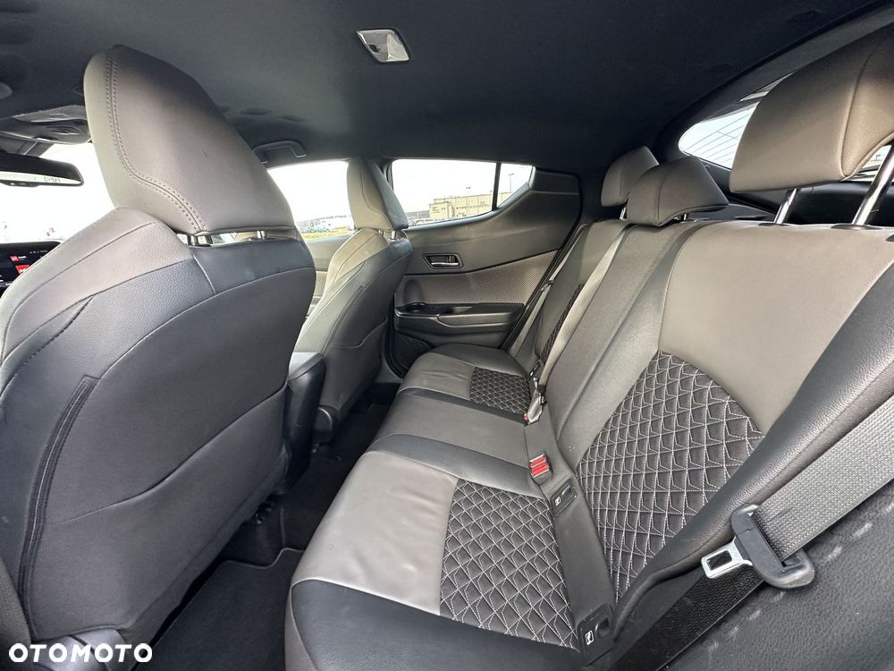 Toyota C-HR 2.0 Hybrid Executive - 11