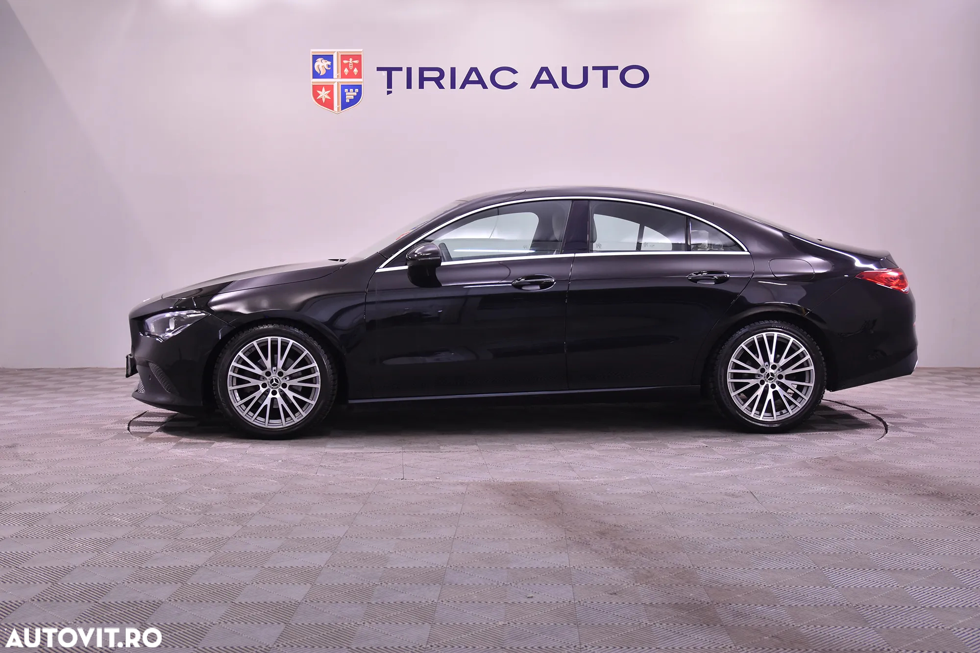 Mercedes-Benz CLA 180 7G-DCT - 2