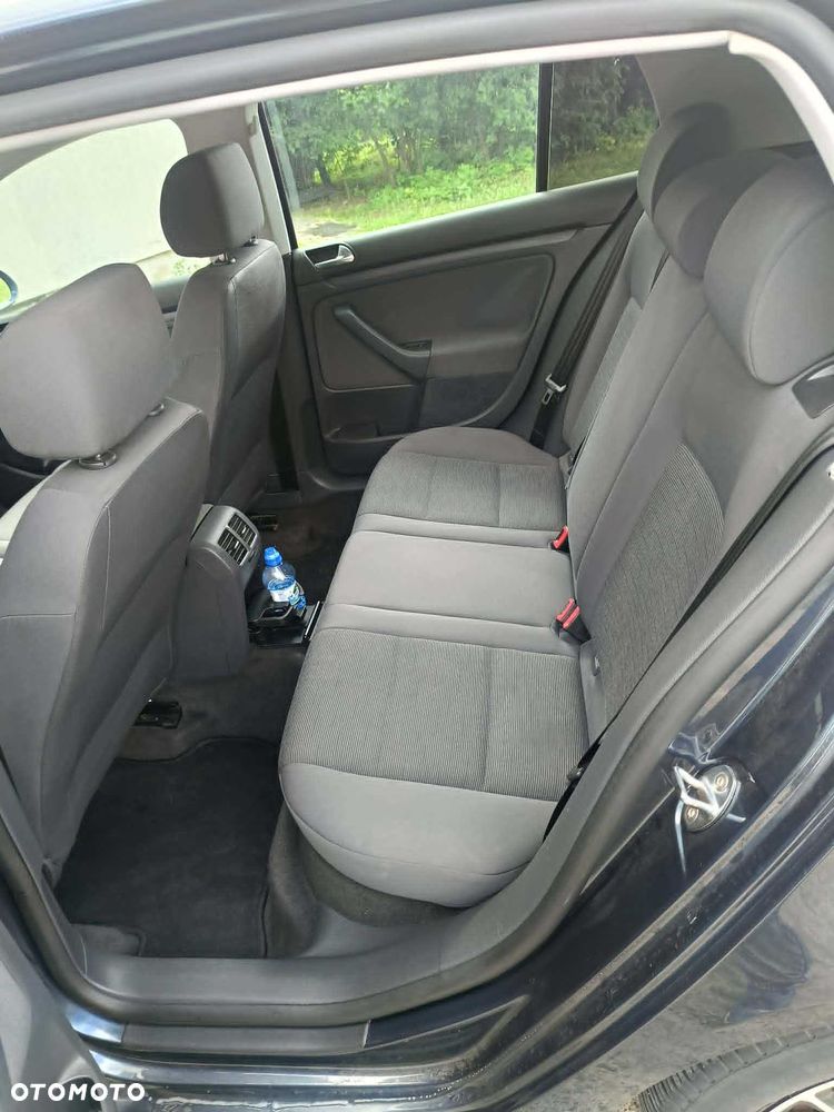 Volkswagen Golf - 6