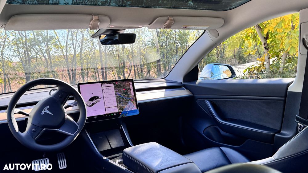 Tesla Model 3 - 7