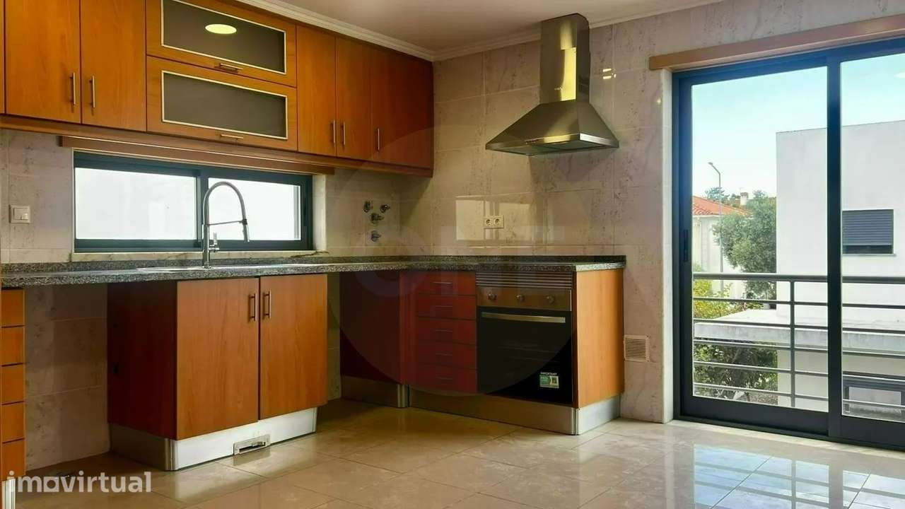 Venda de Moradia T5 renovada no Feijó, Almada - Grande imagem: 5/20