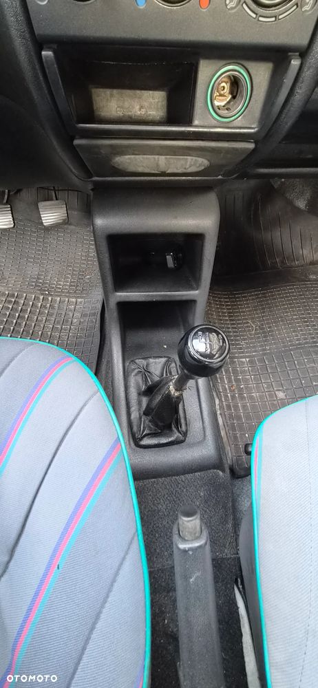 Volkswagen Polo 1.4 Fox D - 22