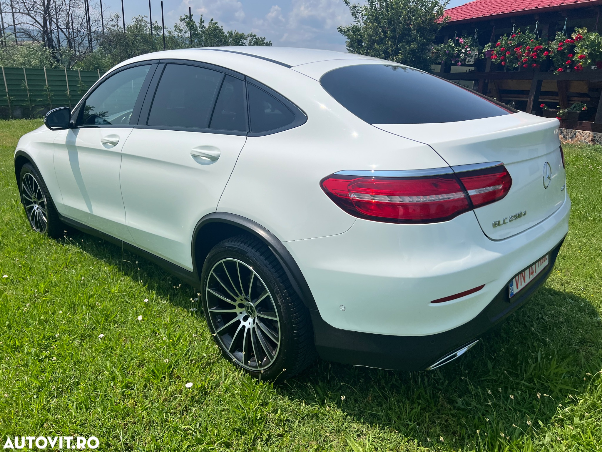Mercedes-Benz GLC Coupe 250 d 4Matic 9G-TRONIC AMG Line - 4
