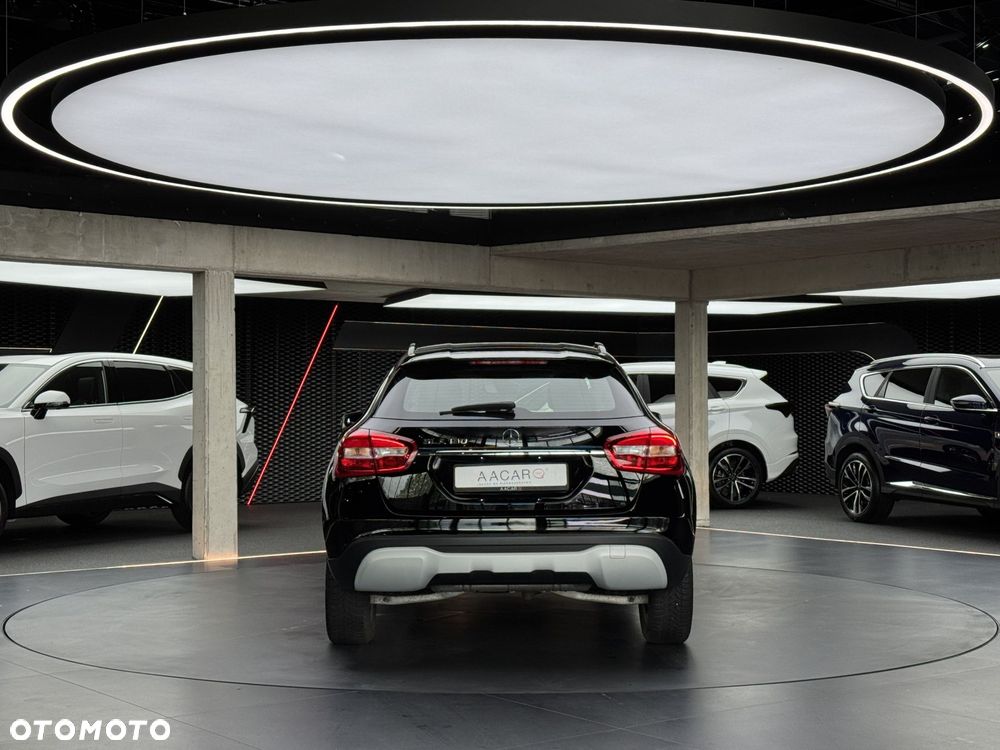 Mercedes-Benz GLA 180 7G-DCT - 5
