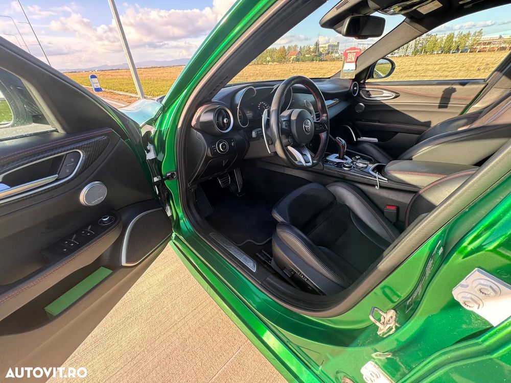 Alfa Romeo Giulia 2.0 Turbo 16V AT8-Q4 Estrema - 13