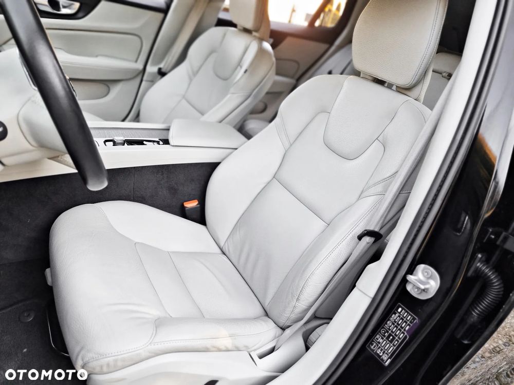 Volvo V60 Cross Country B4 D AWD Ultimate - 27