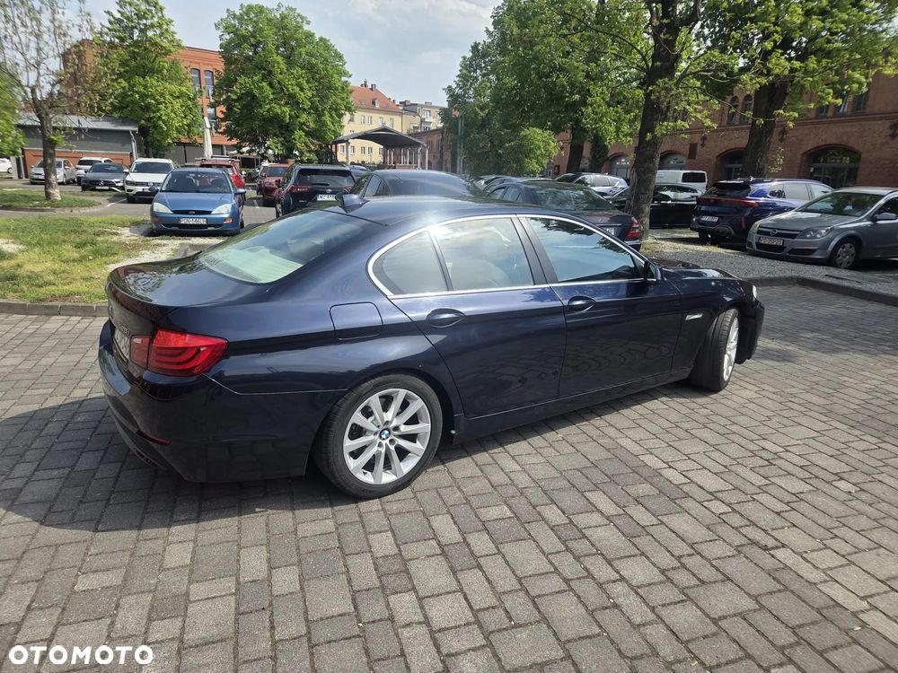BMW Seria 5 528i - 3
