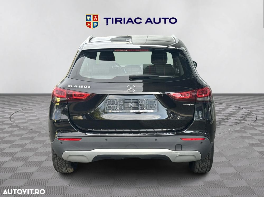 Mercedes-Benz GLA - 4