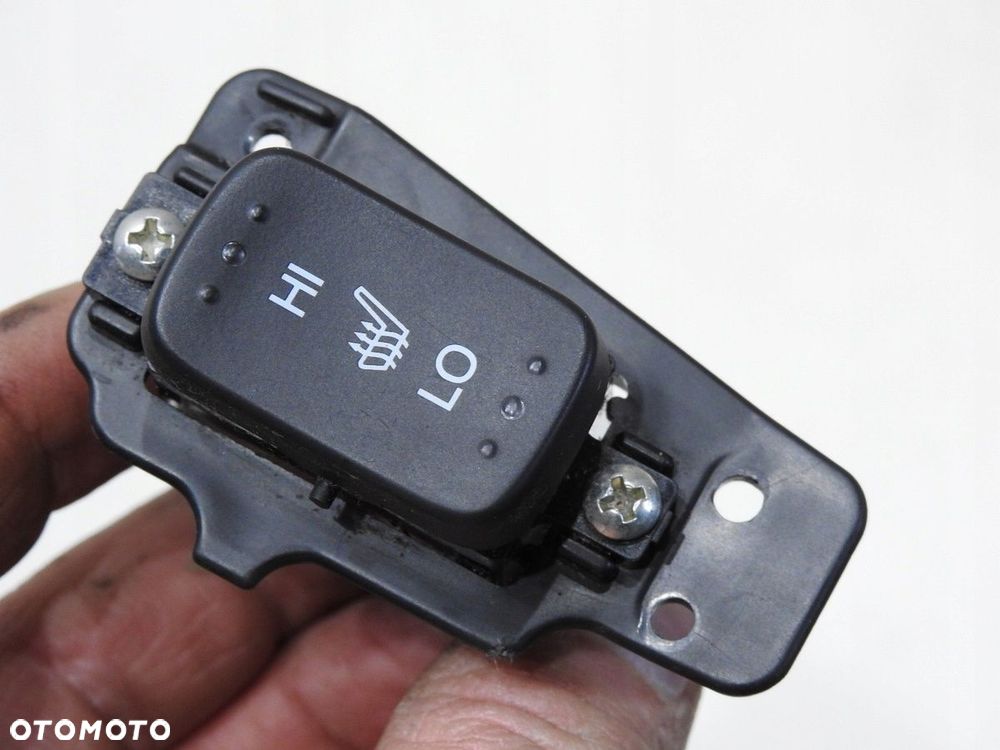 PRZYCISK PODGRZEWANIA FOTELA PRAWY INSIGHT II - 4