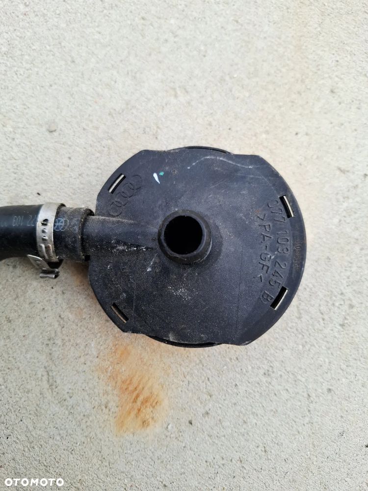 Odma Przewód Zawór Separator Oleju Silnika 4.2 Odpowietrzenie 077103245B Audi VW - 2