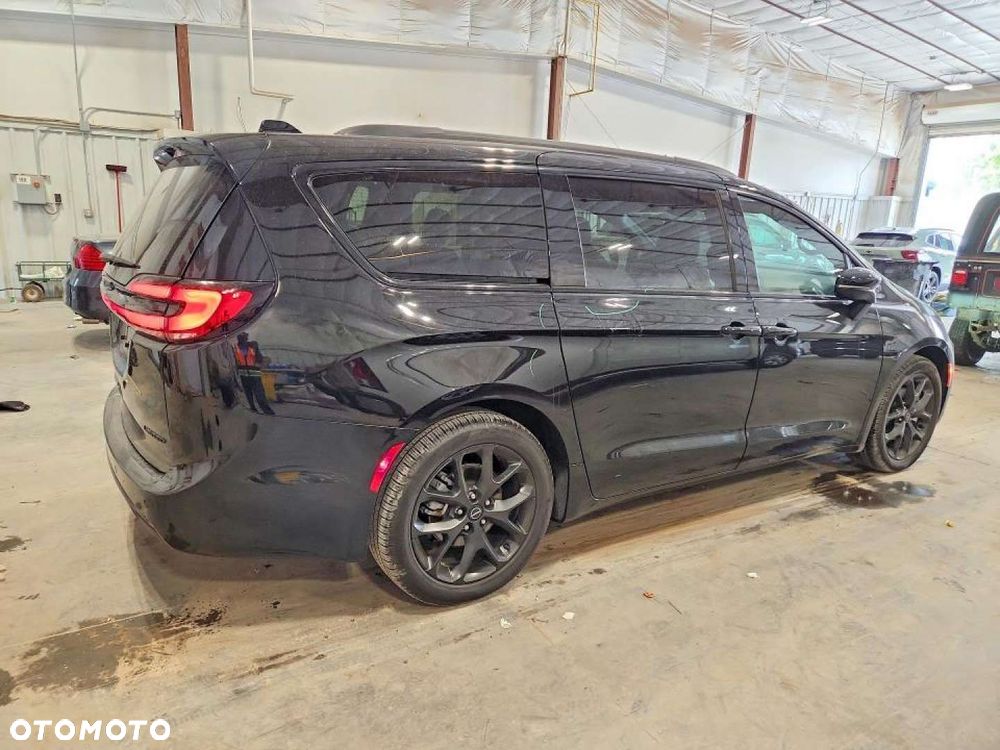 Chrysler Pacifica - 4