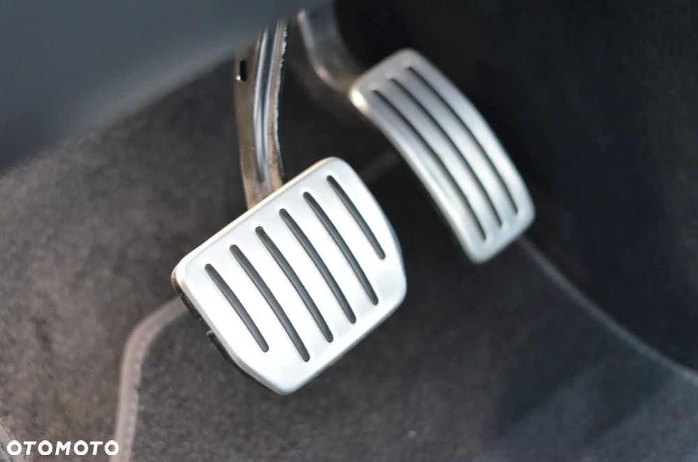Tesla Model 3 Langstreckenbatterie Allradantrieb Dual Motor Performance - 30