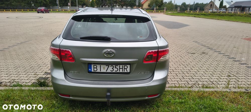 Toyota Avensis - 8