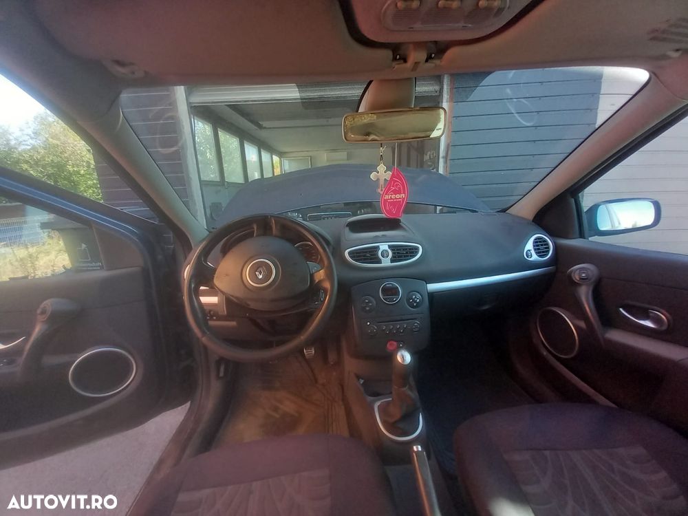 Renault Clio - 6