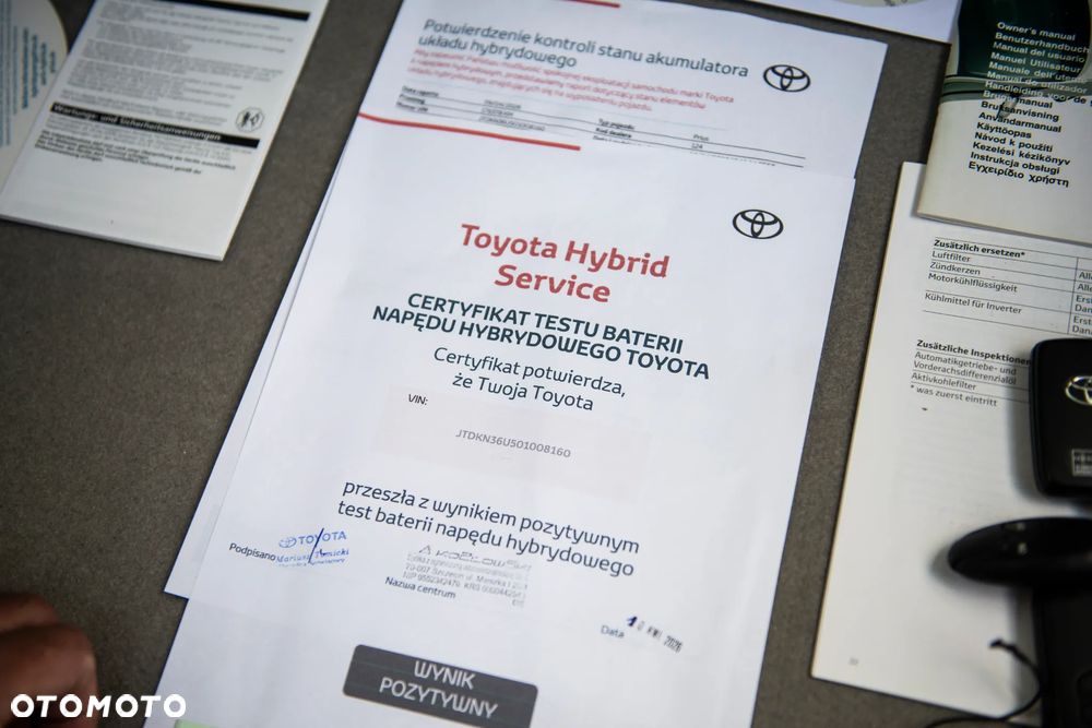 Toyota Prius (Hybrid) Executive - 34
