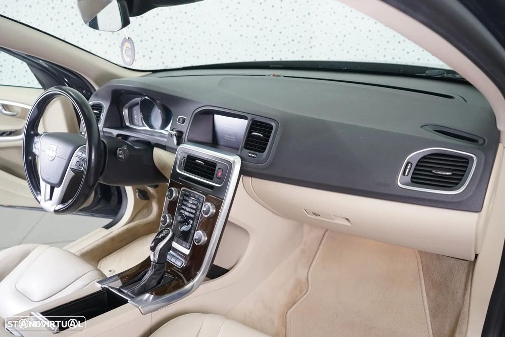 Volvo V60 2.4 D6 Summum AWD Phev - 18