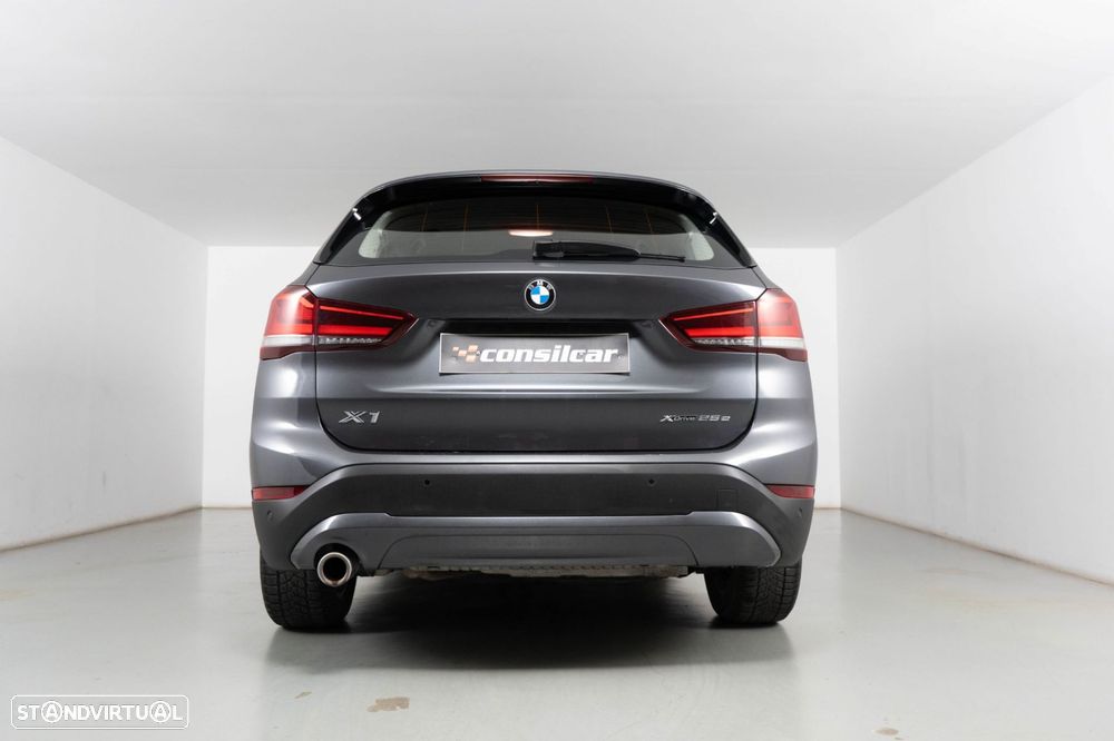 BMW X1 25 e xDrive Corporate Edition - 4