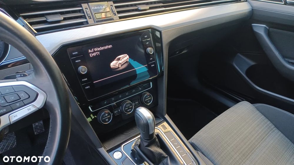 Volkswagen Passat - 12
