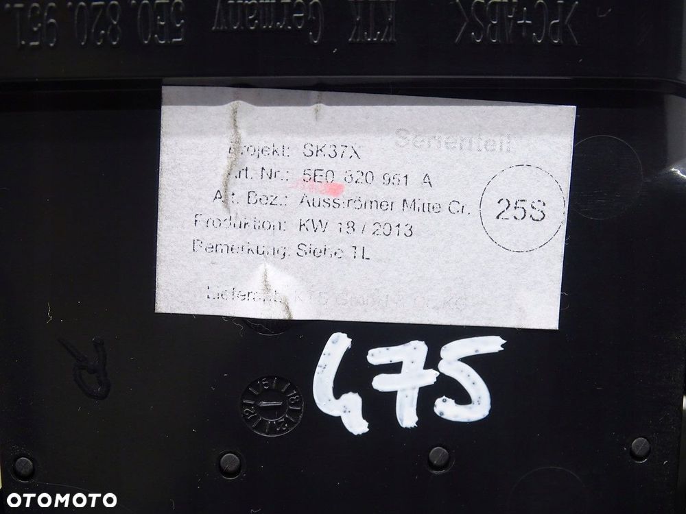 KRATKA NAWIEWU DESKI KONSOLI PRZÓD PRZEDNIA SKODA OCTAVIA III 5E 5E0820951A - 9