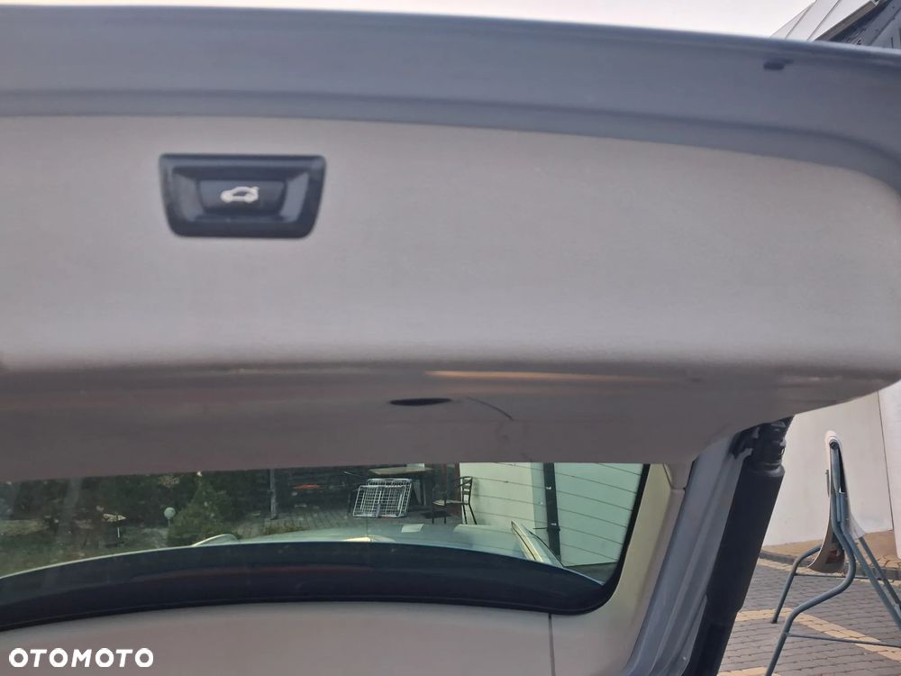 BMW Seria 3 325d M Sport - 9