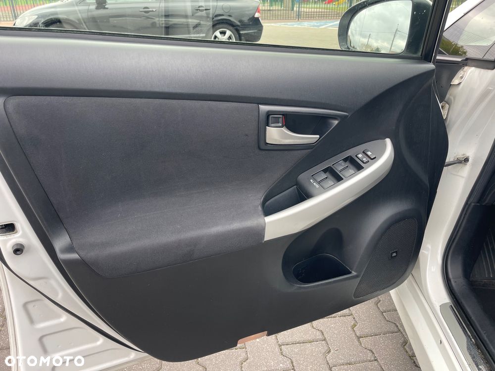 Toyota Prius 1.8 HSD Premium - 12