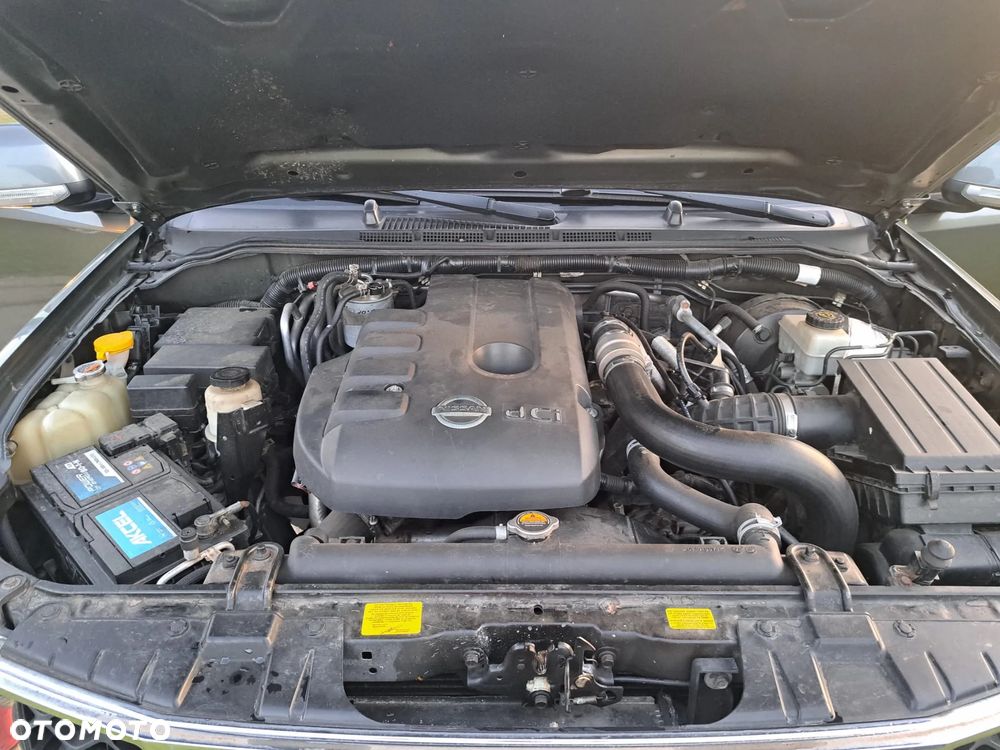 Nissan Pathfinder 2.5 D LE - 21