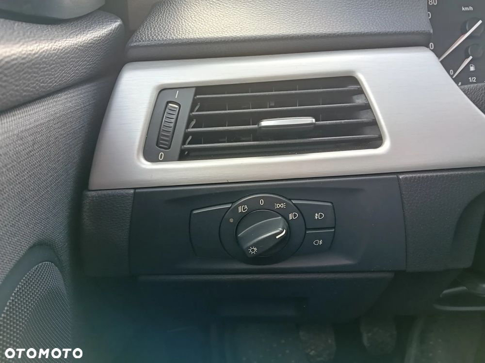 BMW Seria 3 320i - 22