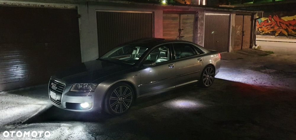 Audi A8 4.2 L Quattro - 17