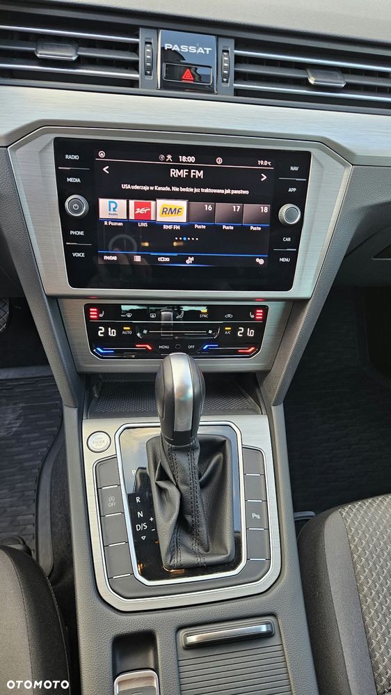 Volkswagen Passat Variant 2.0 TDI EVO Elegance DSG - 23