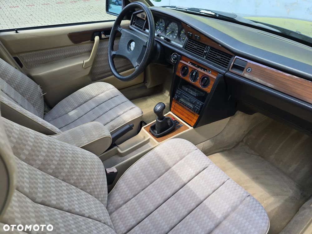 Mercedes-Benz W201 (190) - 10
