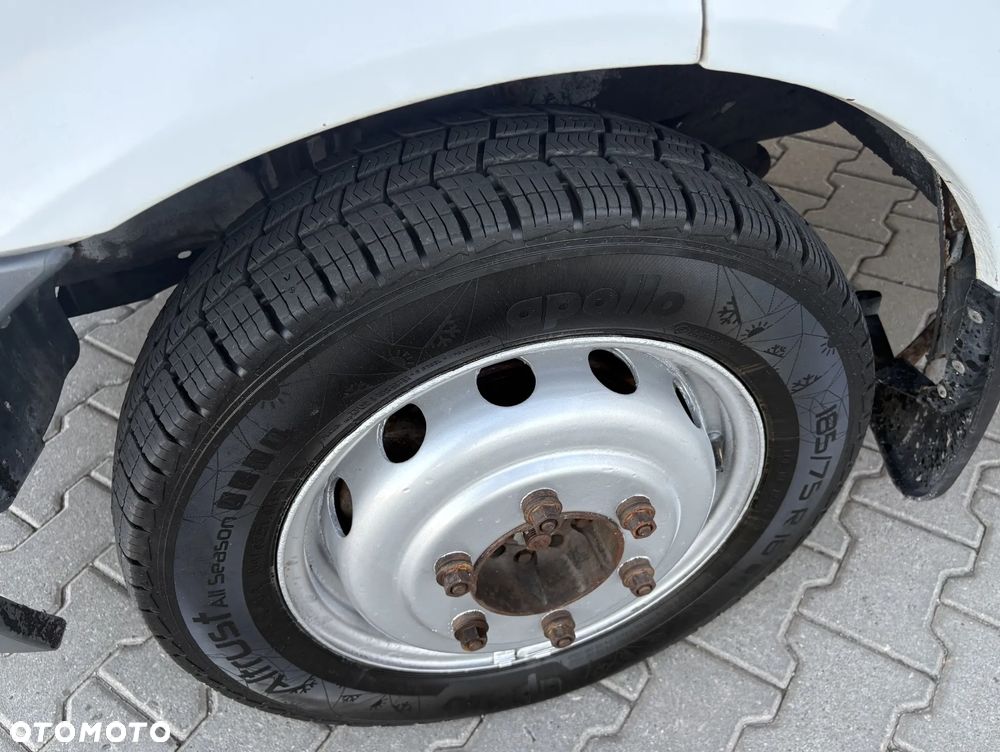 Ford TRANSIT 2,4 TDCI 7 osobowy - 10