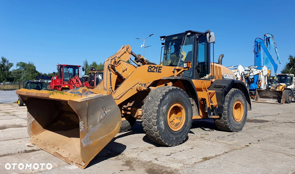Case 821E