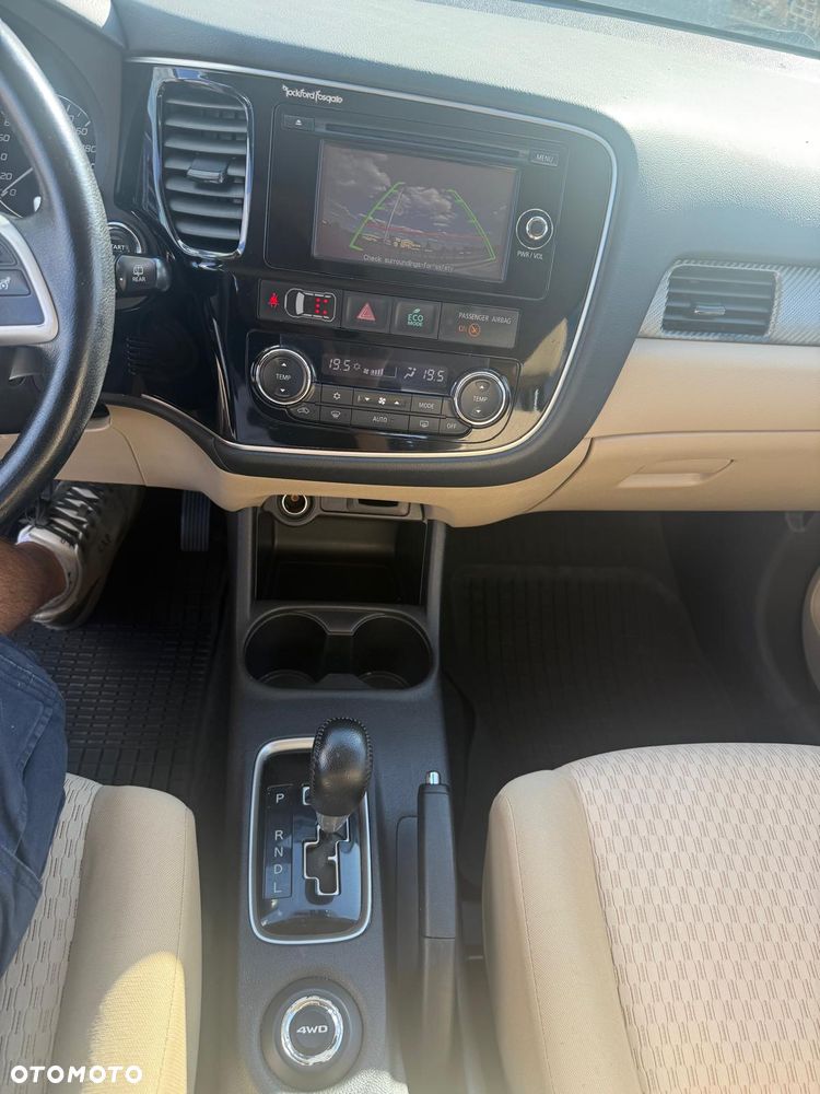 Mitsubishi Outlander 2.0 Intense - 9