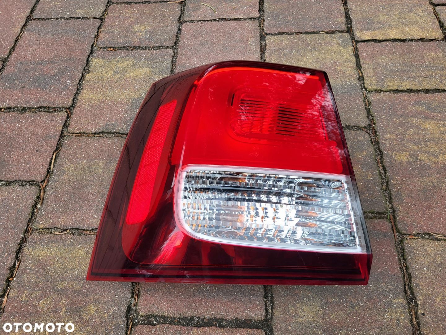 LAMPA PRAWY LEWY TYL KIA SORENTO II LIFT - 1