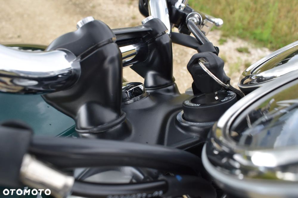 Triumph Bonneville - 28