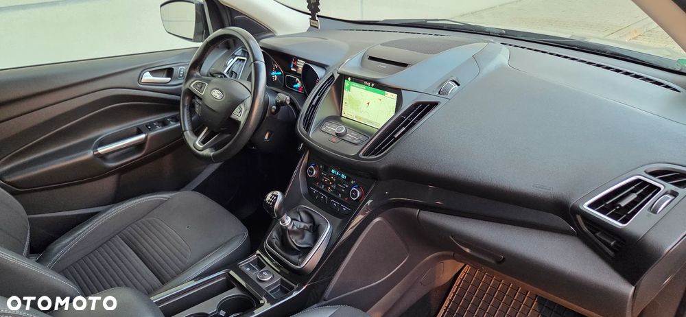 Ford Kuga 1.5 EcoBoost 2x4 Titanium - 38