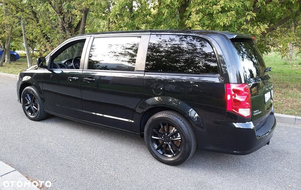 Dodge Grand Caravan - 10