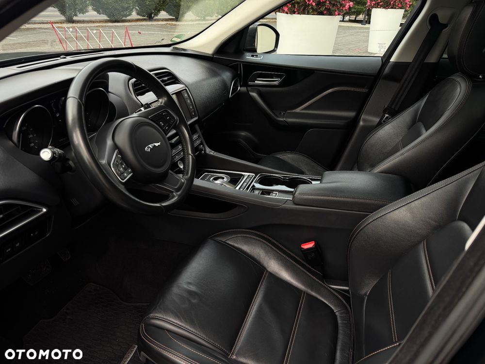 Jaguar F-Pace 20d AWD R-Sport - 27