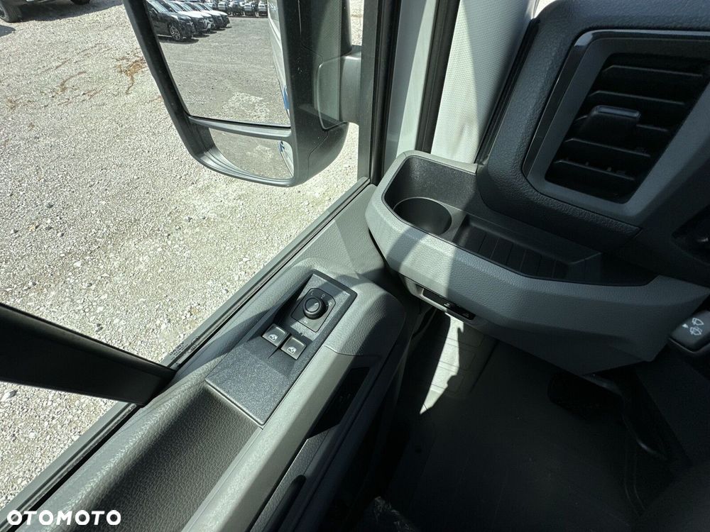 Volkswagen Crafter 35 furgon 177km Automat 3640 - 22