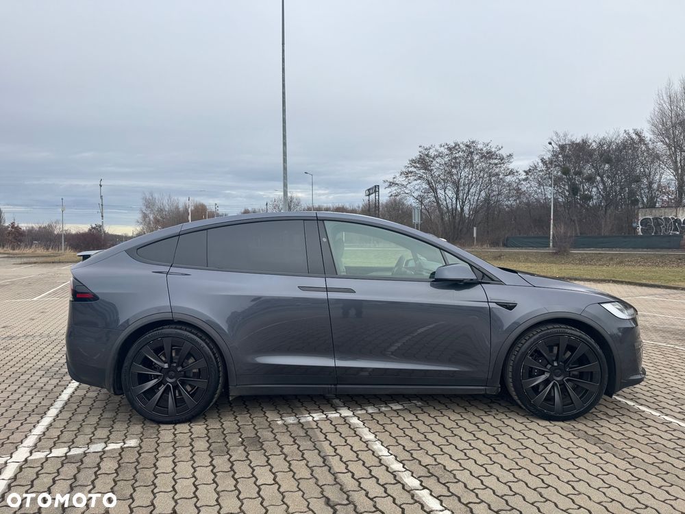 Tesla Model X Plaid - 8