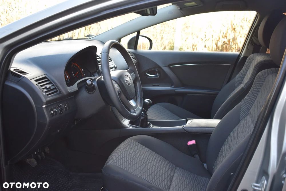 Toyota Avensis 1.8 Sol - 6