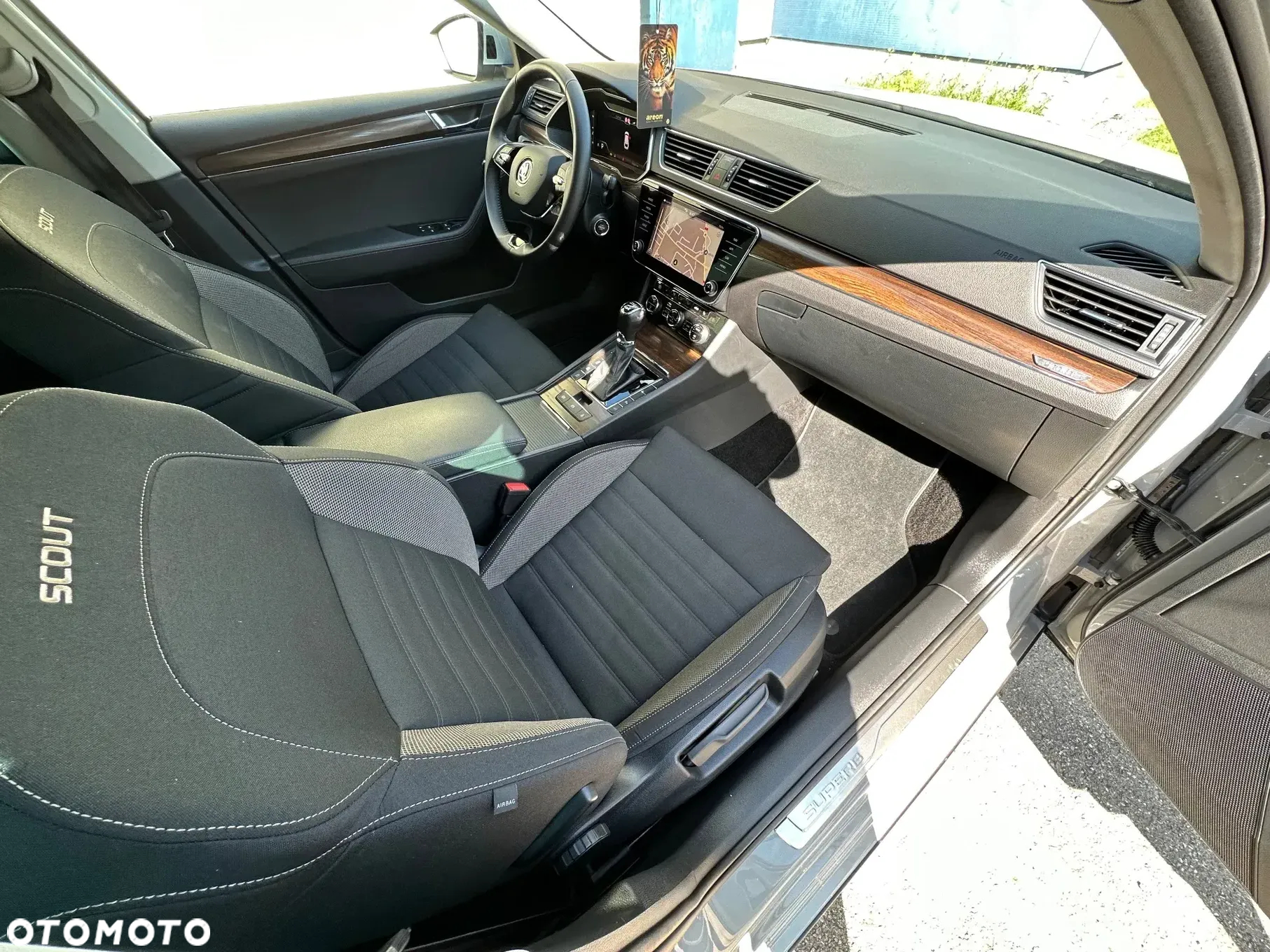 Skoda Superb Combi 2.0 TDI 4x4 DSG Scout - 20