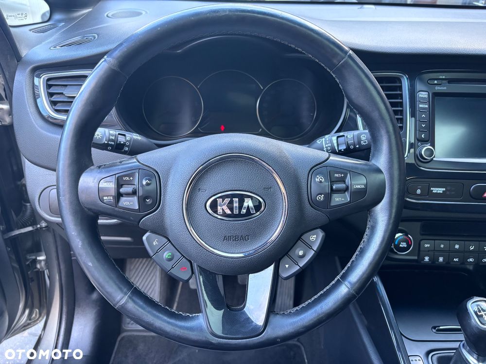 Kia Carens 1.7 CRDi M 7os - 17