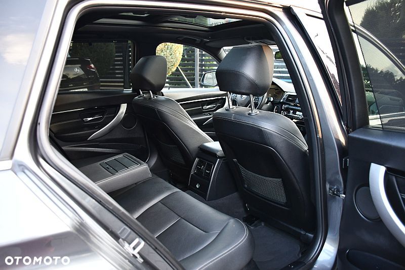 BMW Seria 3 320d xDrive Edition Luxury Line Purity - 24