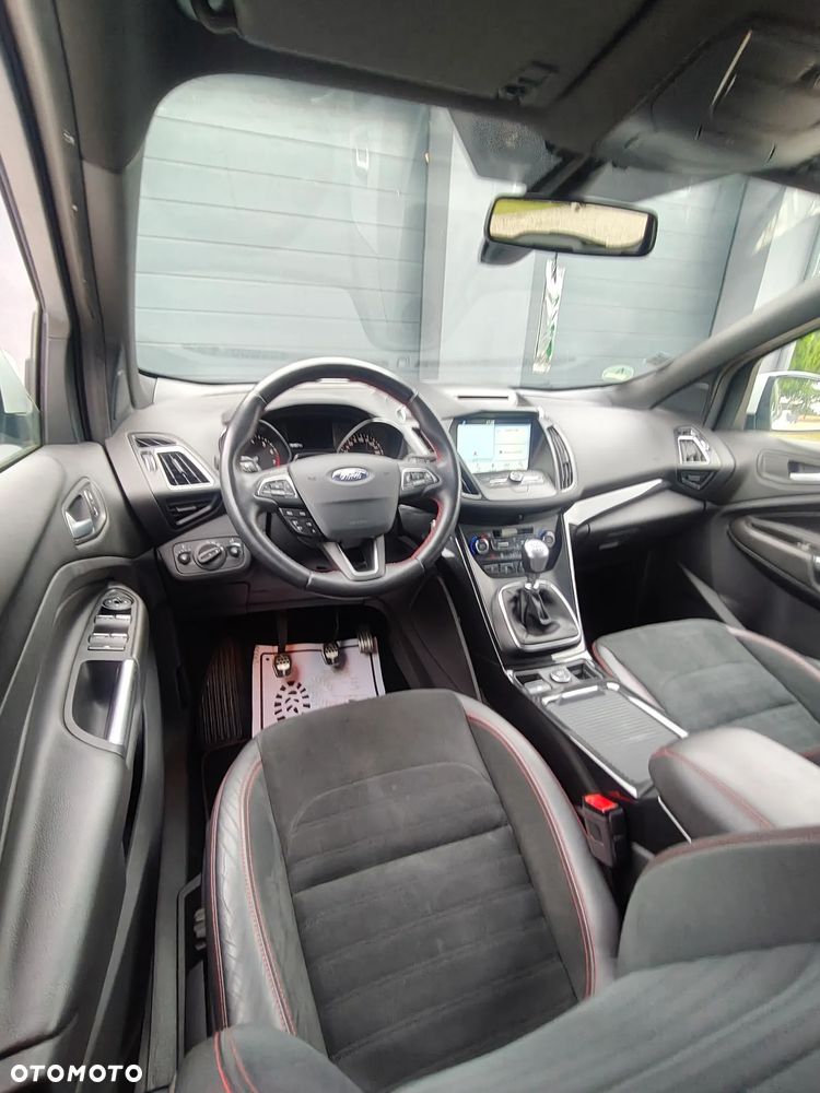 Ford Kuga 1.5 EcoBoost 2x4 ST-Line - 9