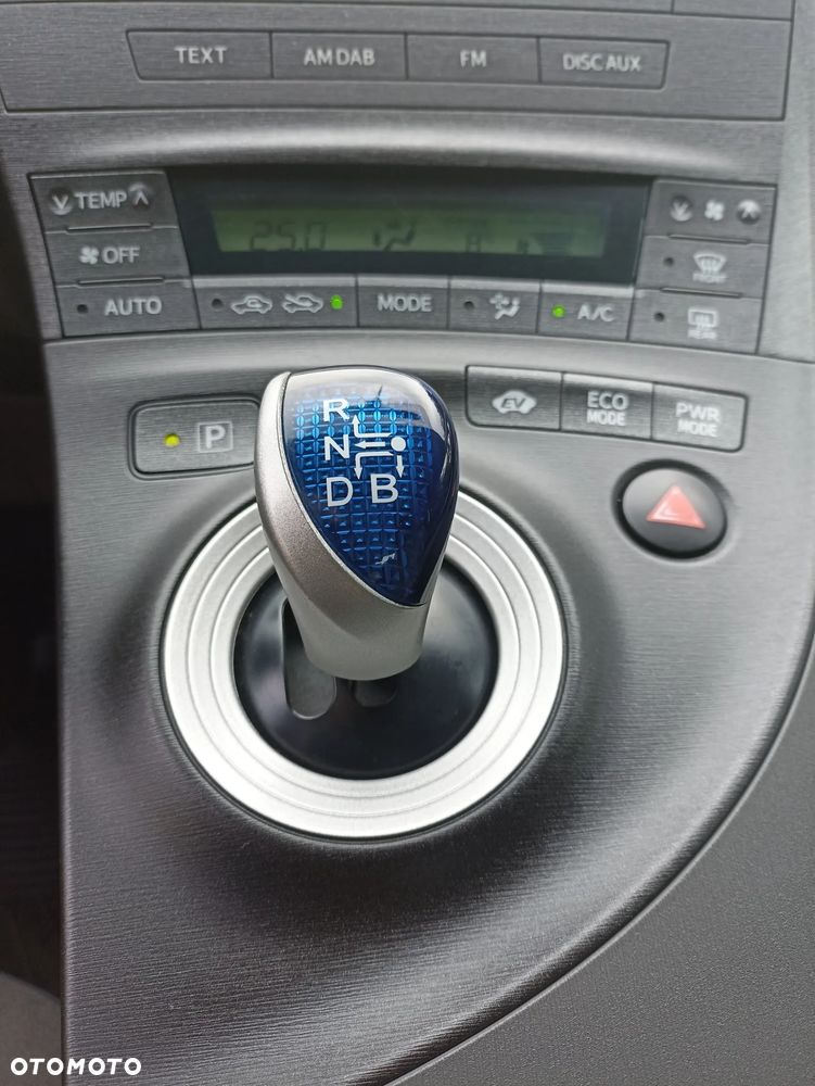 Toyota Prius - 25
